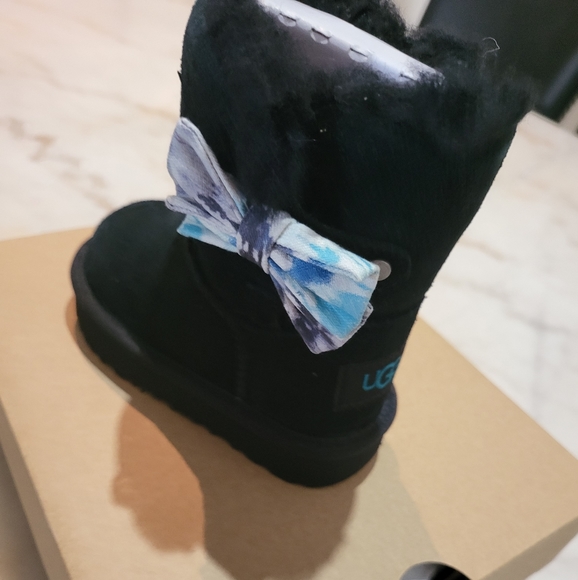 Boots - Picture 3 of 5